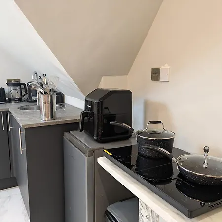 Village Life, Beautiful Studio Apartment Wombourn Exterior photo